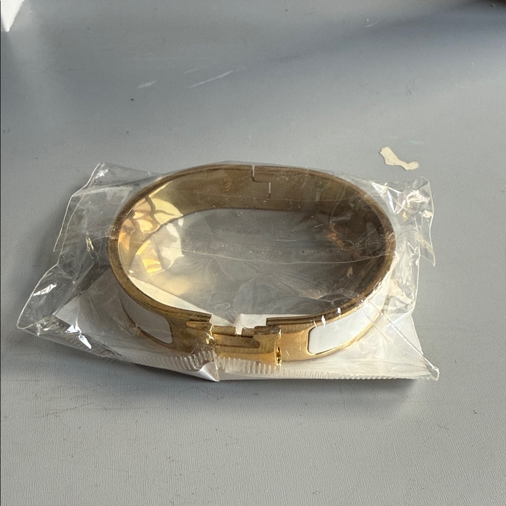 Elegant Gold Bracelet